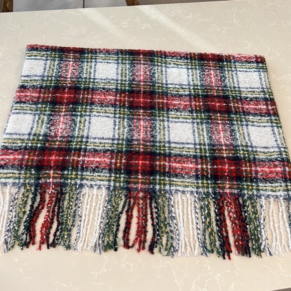 🌻Aerie Plaid Scarf/Wrap in Like New Condition🌻 - Picture 4 of 6